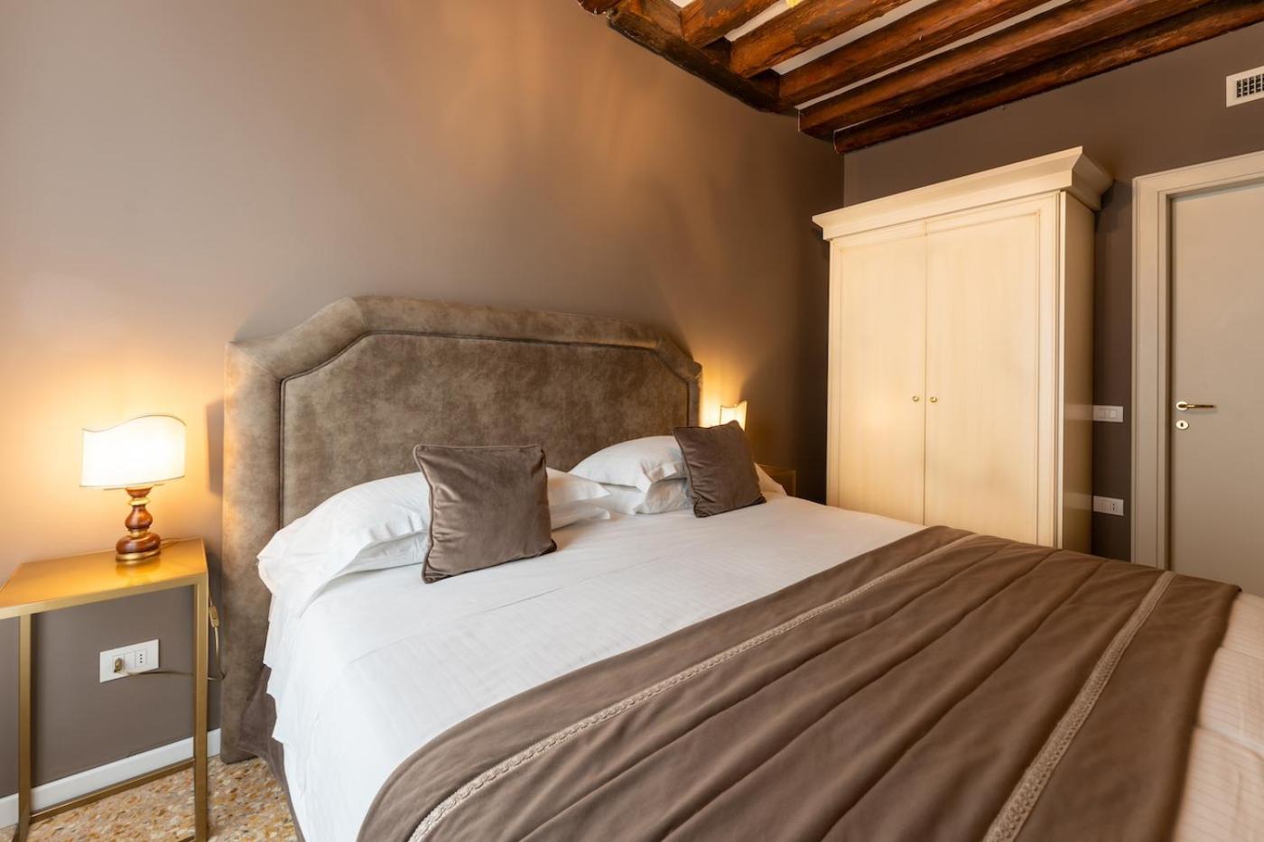 San Teodoro Palace - Luxury Apartments Venedig Eksteriør billede